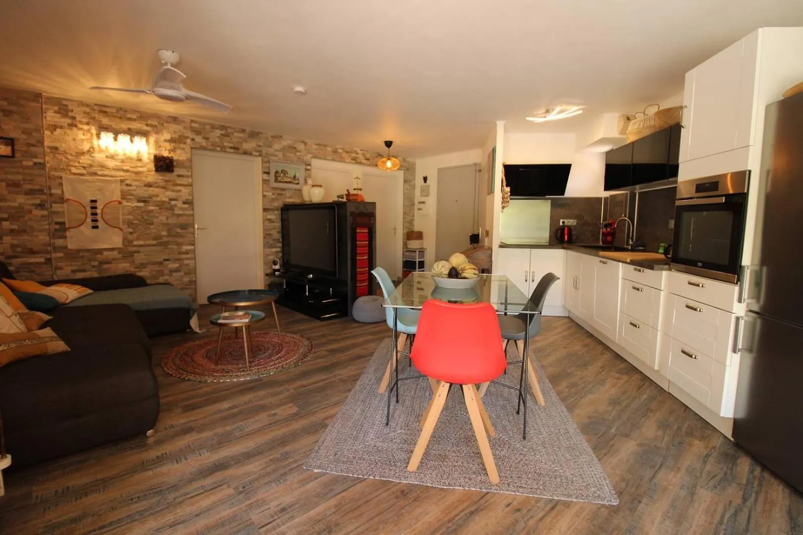 Apartment Hyerol Appartement Pour 4 Personnes Avec Parking Proche Des Plages Et Restaurants A Hyeres